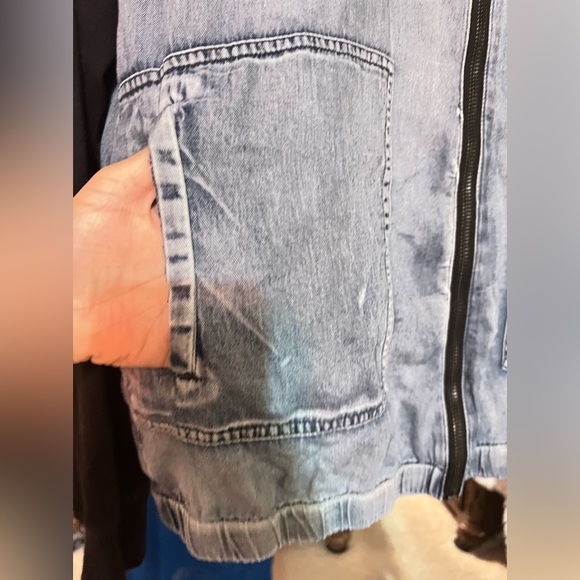 Volcom Zip Up Jacket - Picture 2 of 9